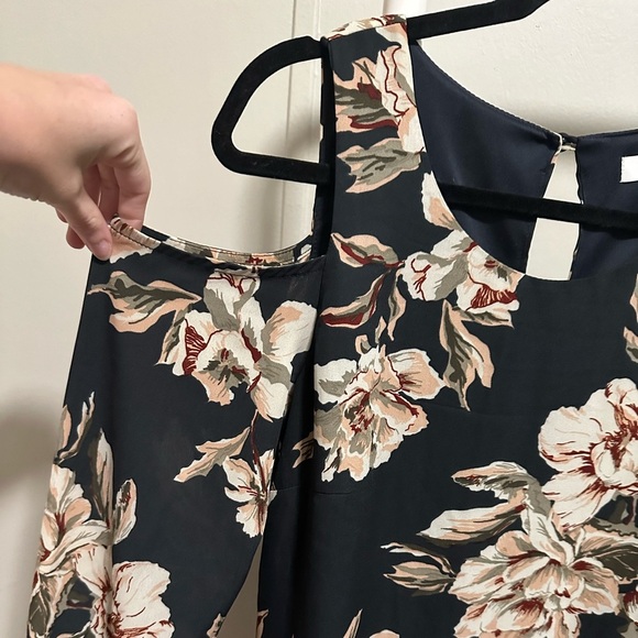 Charming Charlie Women’s Charcoal Gray Floral Cold Shoulder MIDI Dress sz small - Picture 2 of 8